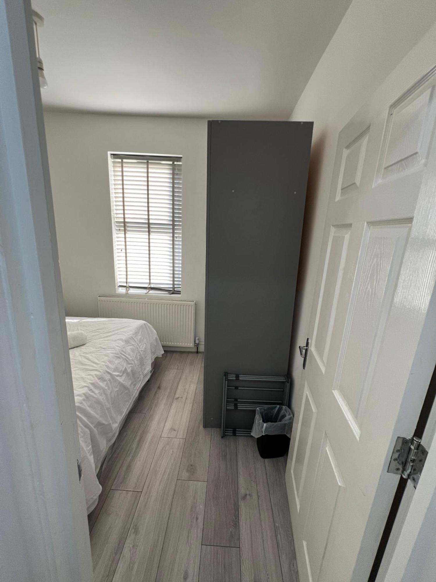 F4 Luxury Stays One Bed Apartment With Parking Ilford Eksteriør billede