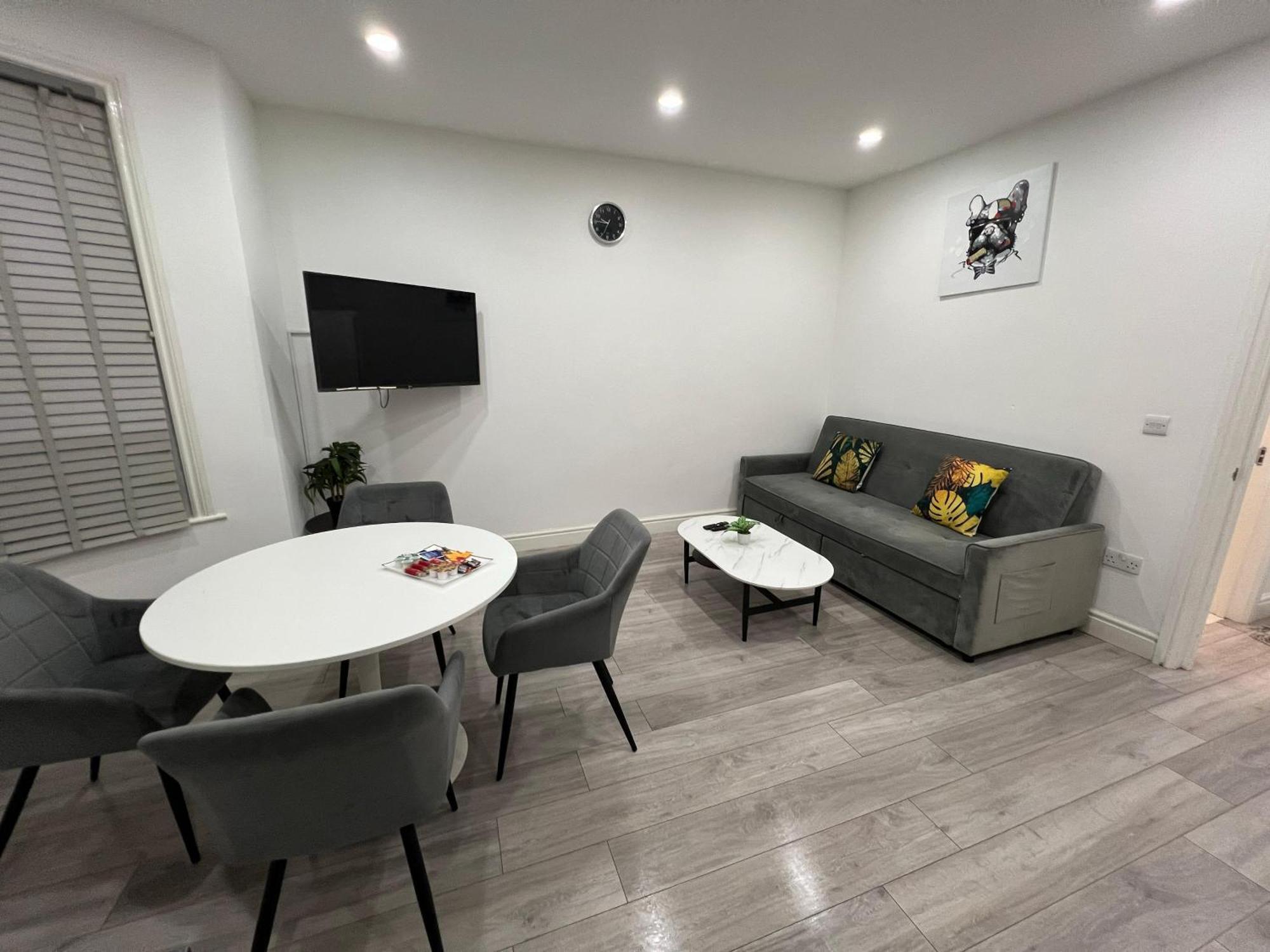 F4 Luxury Stays One Bed Apartment With Parking Ilford Eksteriør billede